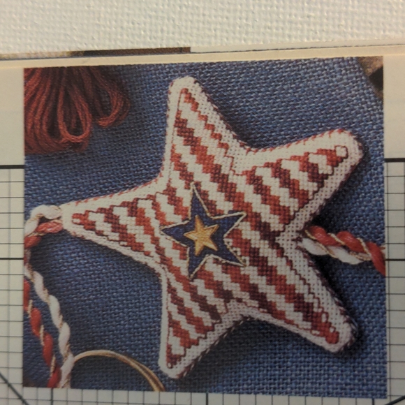 Just CrossStitch Magazine August 1999 - Picture 13 of 14